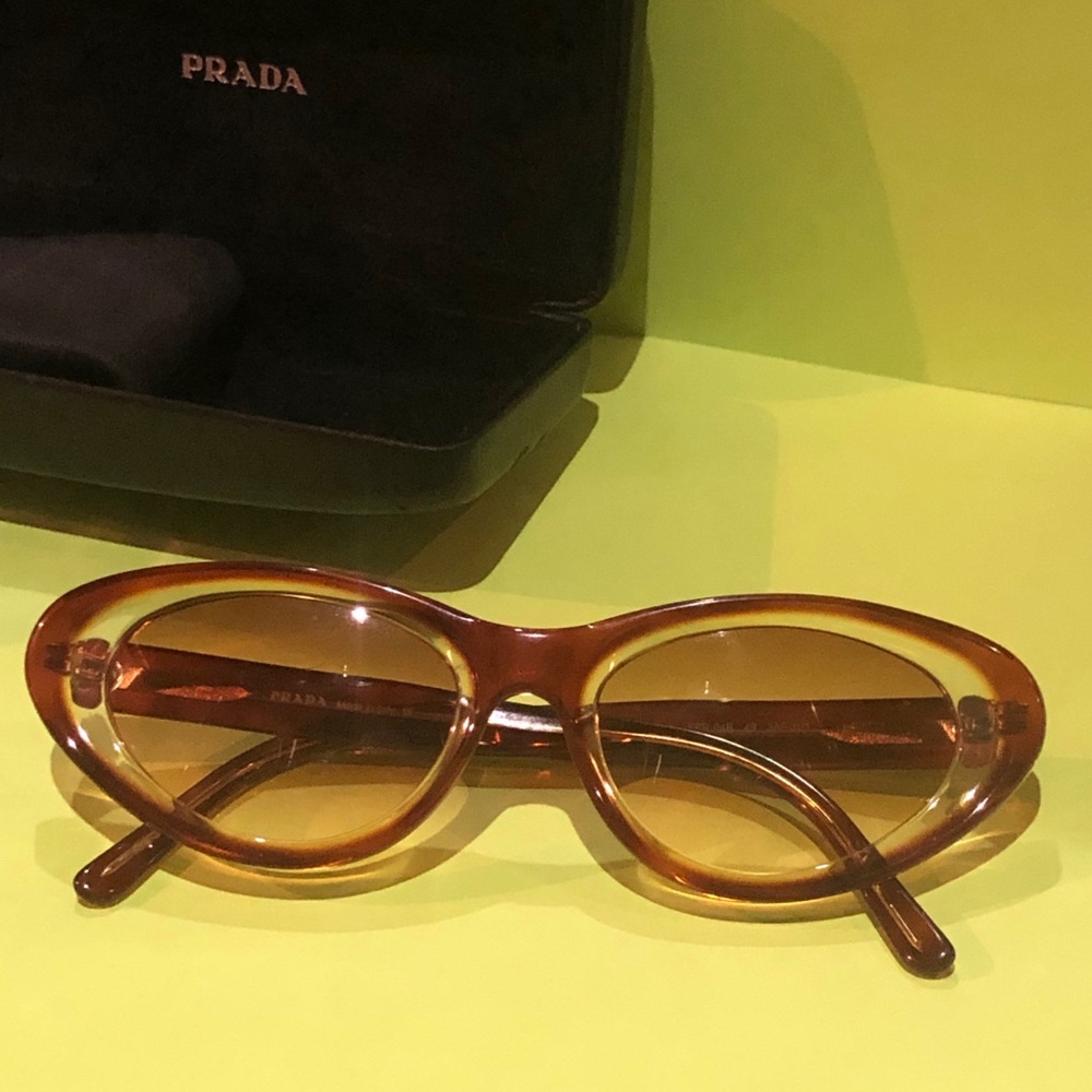 Prada 🕶 Vintage Cat Eye Sunglasses 🤍
